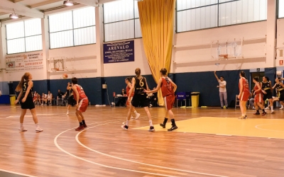 Imatge del partit entre el Basket Almeda i el Sant Nicolau